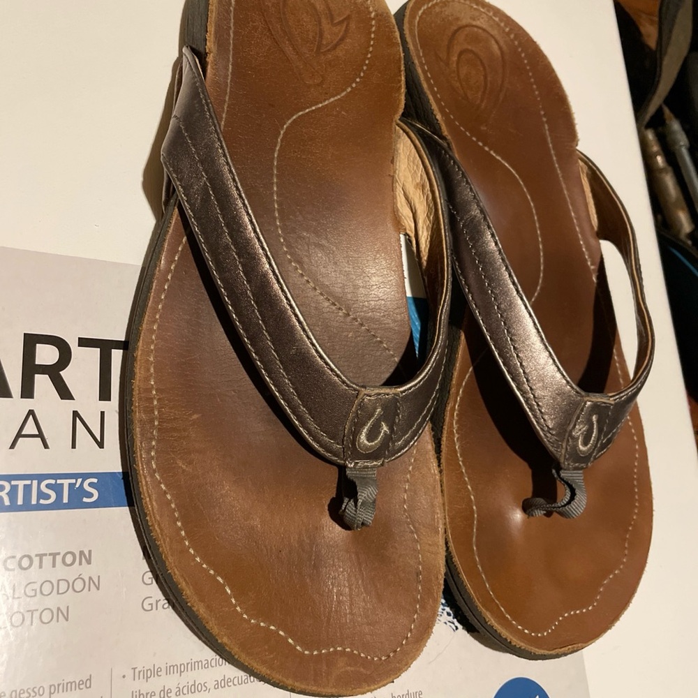 Costa Olakai women’s opened toe sandals size 8